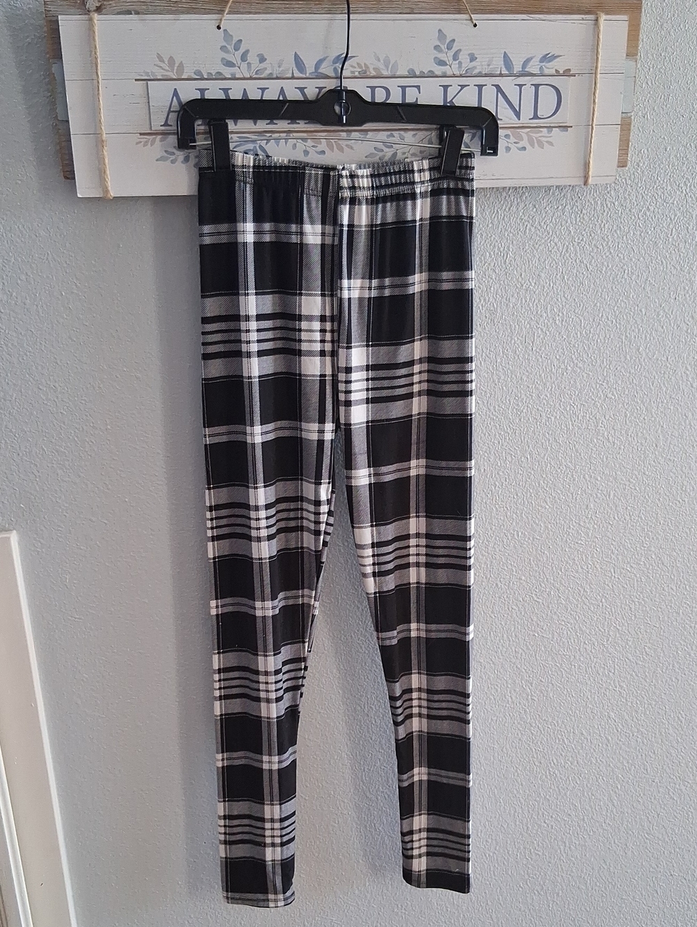 5/$13 Plaid leggings